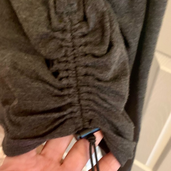 Free People Movement Side Ruched Grey
Crop Long Sleeve Size L - Picture 3 of 10